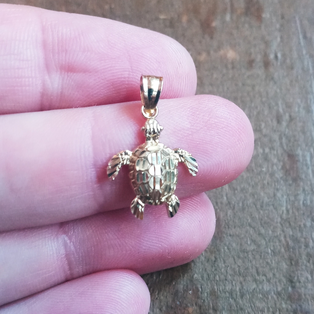 10k Gold Turtle Pendant